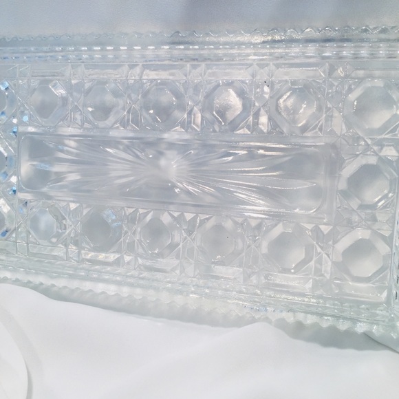 Vintage 1940s Clear Pressed Glass Rectangle Windsor Pattern Vanity Dish - Picture 2 of 14
